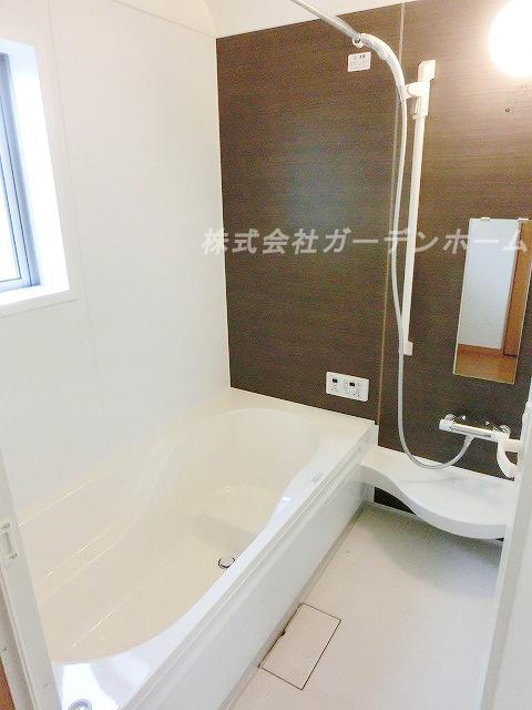 Bathroom.  ■ Boast of day, Warm house. Popular corner lot, Rebuilding time also safe. 2.2 It is a closet attractive of quires ■ 