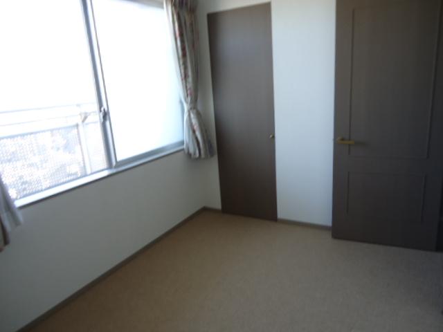 Non-living room.  [4.4 tatami Western-style] 2013 October shooting