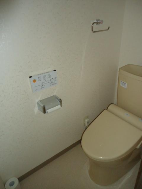 Toilet. 2013 October shooting