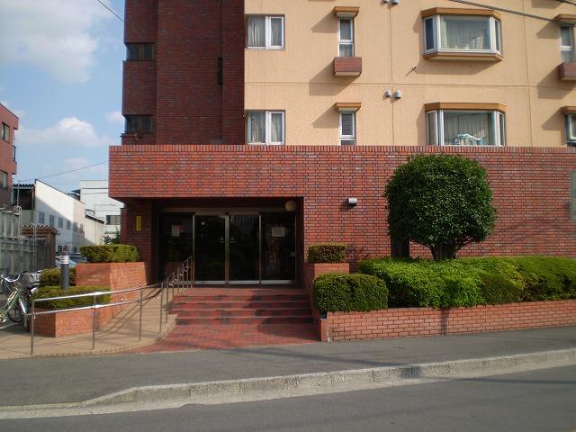 Entrance. Common areas