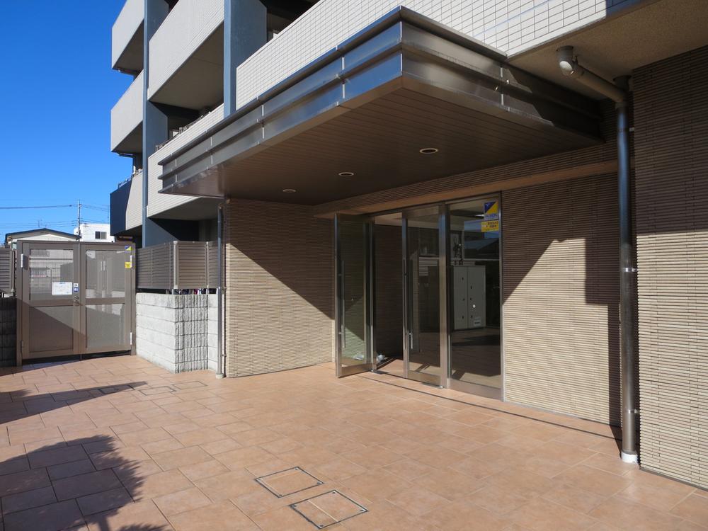 Entrance. Common areas