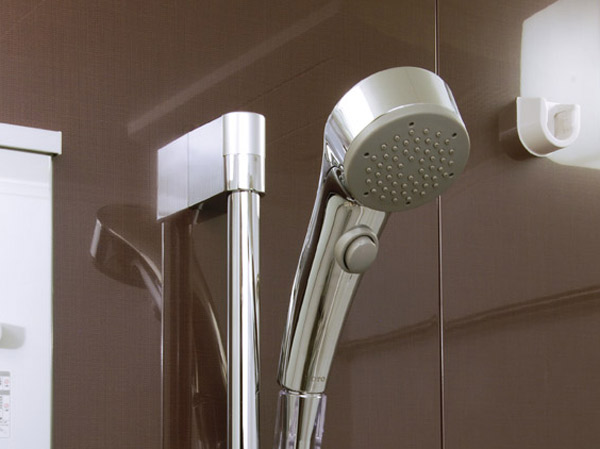 Bathing-wash room.  [Click spray shower head] Simple timeless design with stylish. It is water-saving type of shower head that can be Nagaretome water at hand of a button.