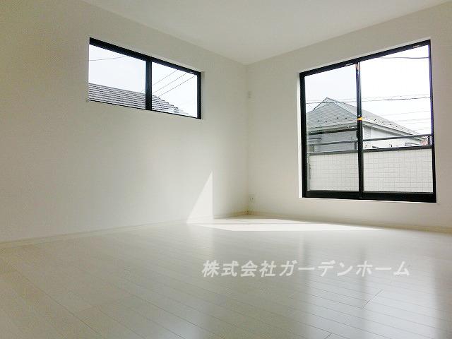 Non-living room. ■ Drenched light of the sun and Sansan, Bright Western-style ■