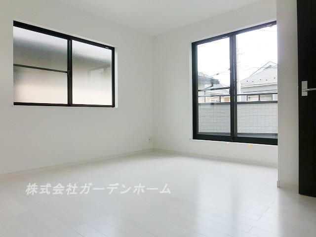Non-living room. ■ Drenched light of the sun and Sansan, Bright Western-style ■