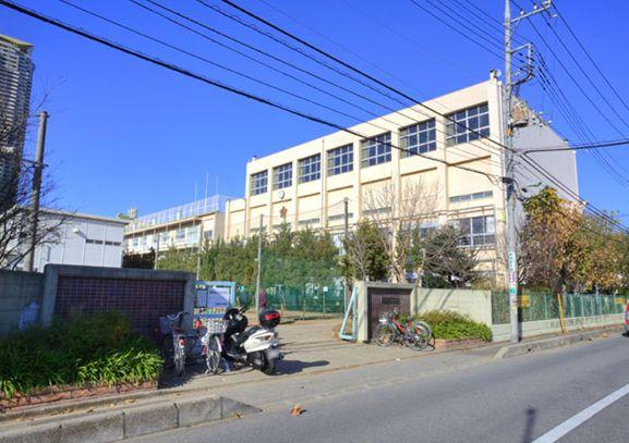 Primary school. 40m to Motogo Minami Elementary School