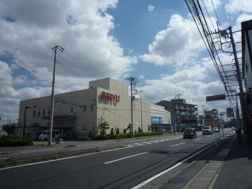 Convenience store. 80m to Seiyu
