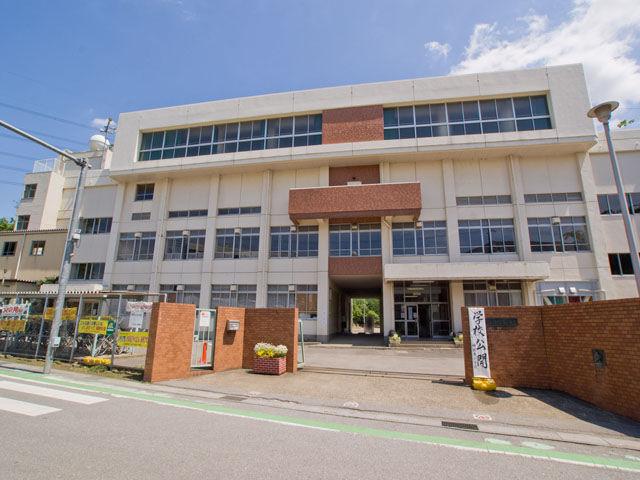 Primary school. Kaminehigashi until elementary school 830m