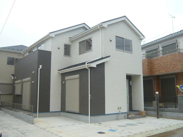 Local appearance photo. 1 Building
