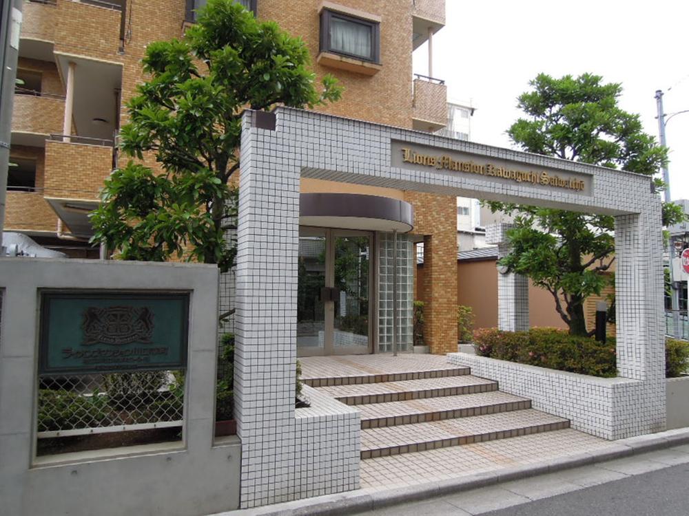 Entrance. Common areas