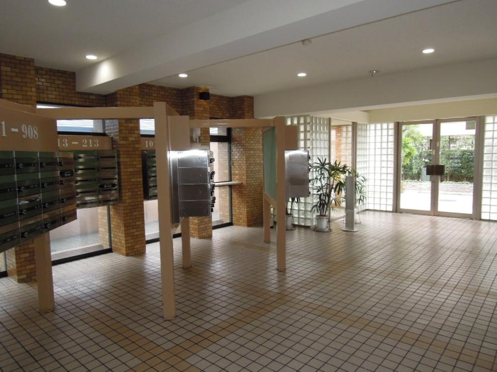 Entrance. Common areas