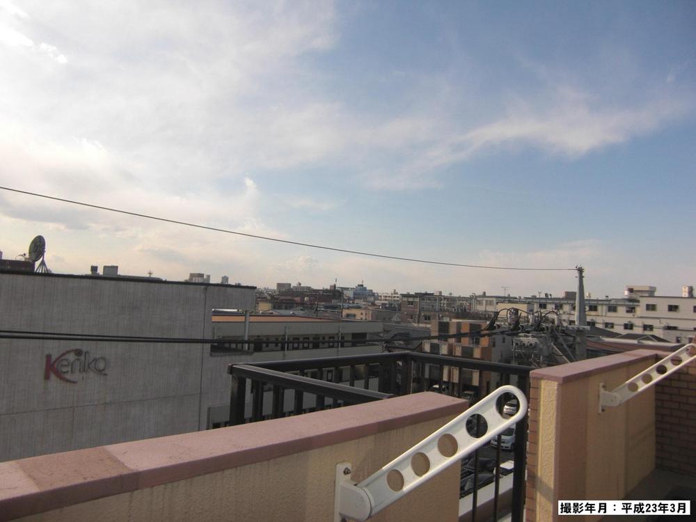 View photos from the dwelling unit. View from local (March 2011) shooting