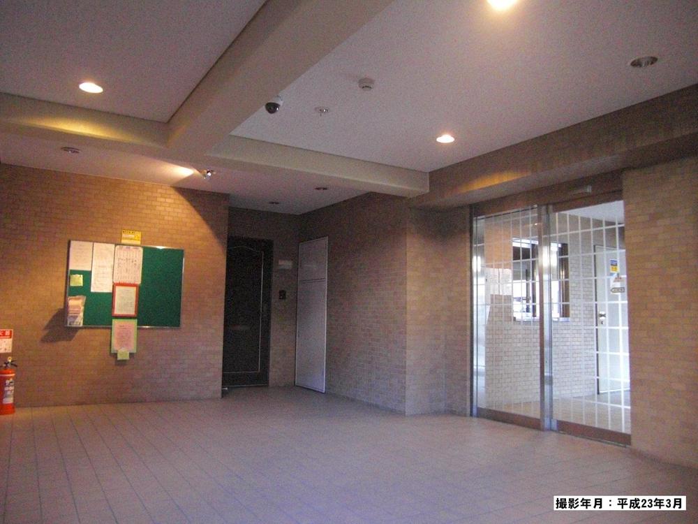 Entrance. Common areas