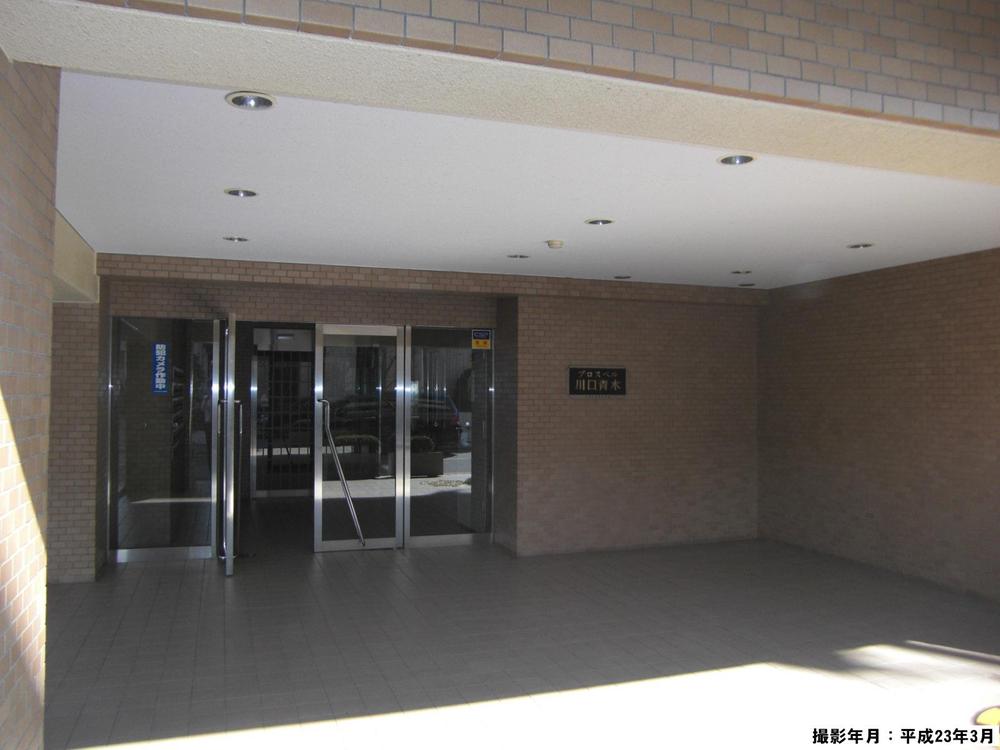 Entrance. Common areas