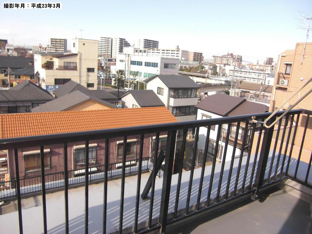 View photos from the dwelling unit. View from local (March 2011) shooting