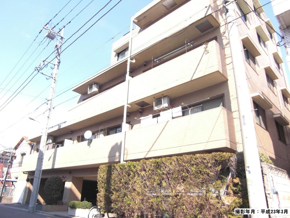 Local appearance photo. Local (March 2011) shooting