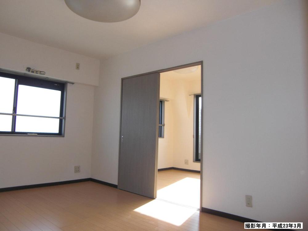 Non-living room. Indoor (March 2011) shooting