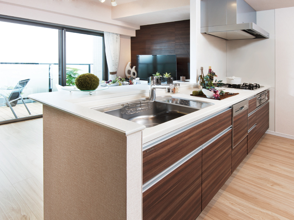 Kitchen.  [kitchen] Artificial marble counter with a sense of quality. Adopted oil dirt quickly wiped off enamel finish kitchen panel. Handy kitchen storage, Set up a kitchen knife storage. Safety conscious with lock function. It is a delicate proposal to support the cooking.