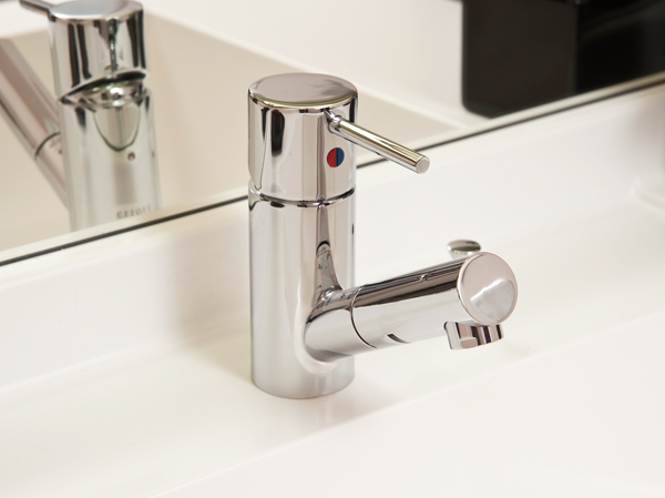 Bathing-wash room.  [Multi-faucet] Multi faucet pull out the head portion in the nozzle. It can be easily shampoo, Convenient.