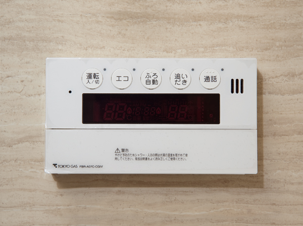 Bathing-wash room.  [Full Otobasu function] Easy operation with one switch to reheating from water-covered. You can also enjoy music with music function.