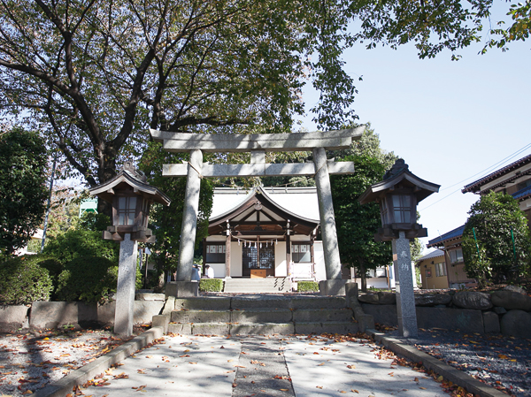 Surrounding environment. Seven Township shrine (about 740m ・ A 10-minute walk)