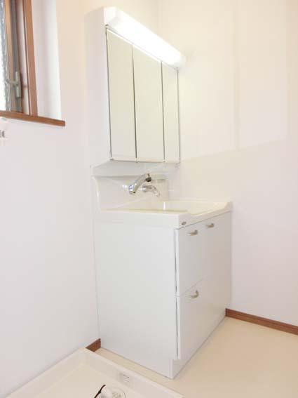 Wash basin, toilet