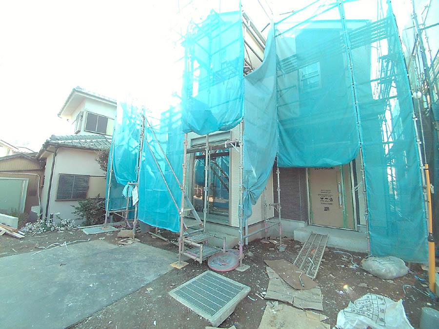 Local photos, including front road. We offer the same use the finished model house of this property. Please feel free to contact us.