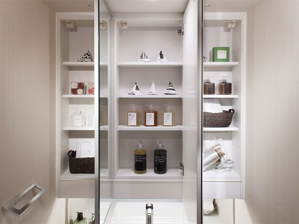 Bathing-wash room.  [Three-sided mirror back storage] You can clean organize Toiletries, Adopt a three-sided mirror back storage. Smalls can make plenty of storage, Keep clean around the counter. (Model Room D type ・ Model room plan ※ Some including paid option)