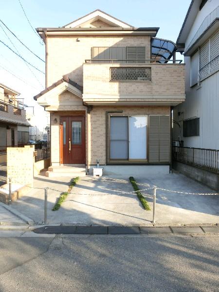 Local appearance photo. While the outer wall also clean! ! Parking 2 units can be!