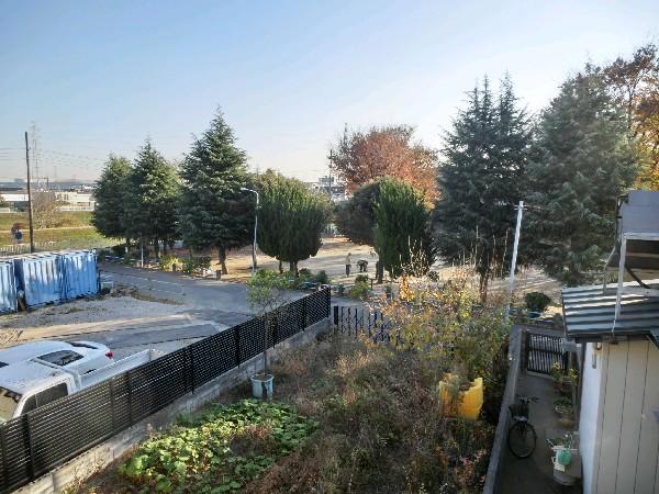 View photos from the dwelling unit. Pictures - also view photos lay park from the dwelling unit before the eyes! !  It is a quiet residential area.