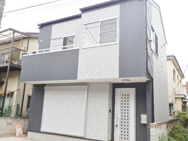 Local appearance photo. It is a fashionable appearance at the switching of the two-tone. Parking space of the margin on the front.