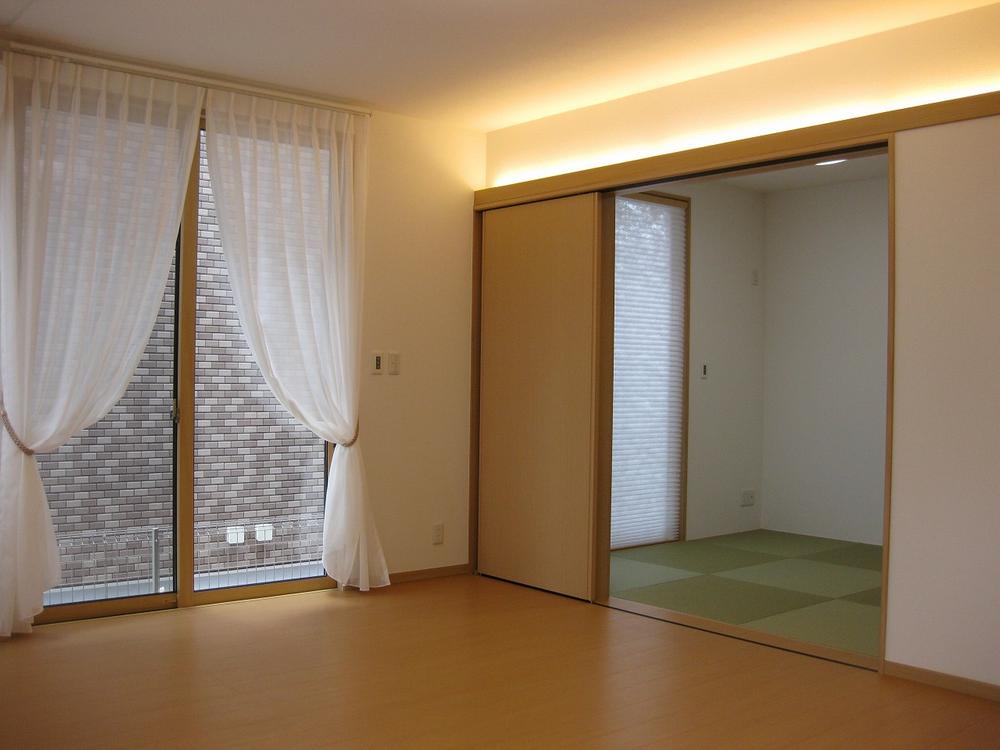 Other introspection. ・ Japanese-style of living and Tsuzukiai. ・ Pleasant atmosphere of indirect lighting. ・ Building 2 (July 2013) Shooting