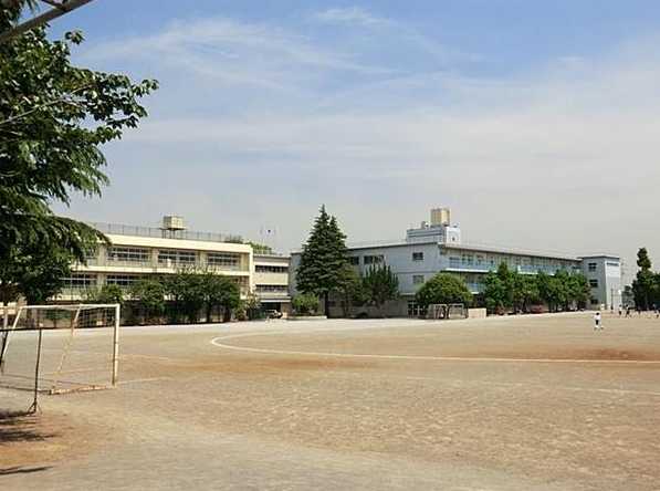 Junior high school. 470m until Kawaguchi Municipal Hatogaya junior high school (junior high school)