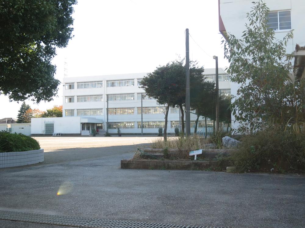 Primary school. Lay 700m up to elementary school