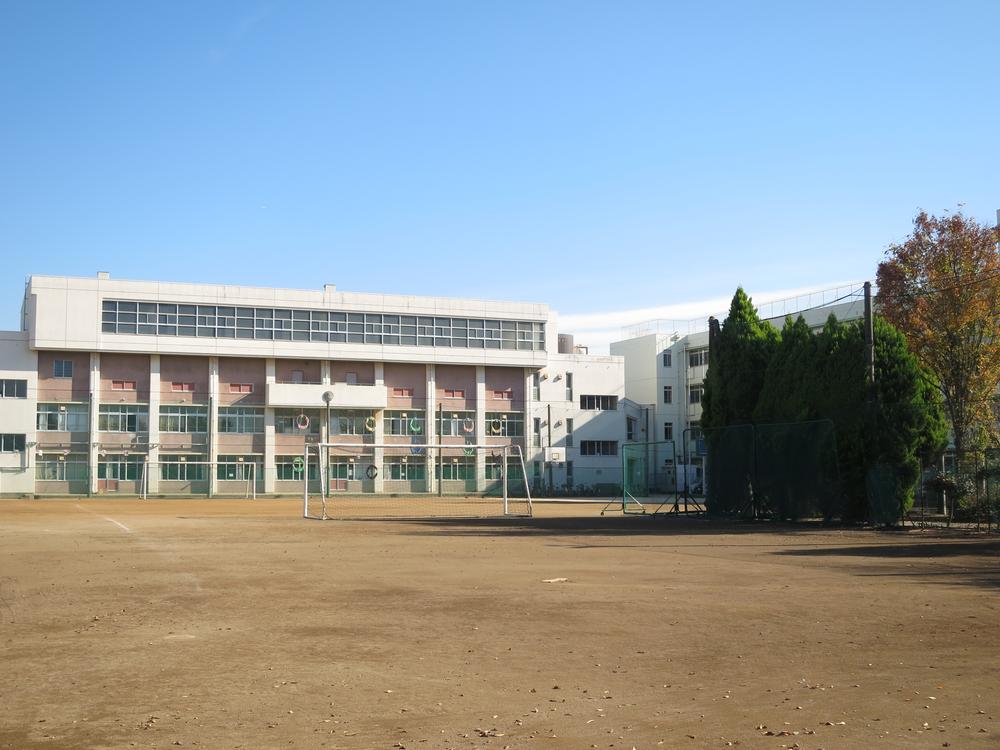Junior high school. Lay 700m until junior high school