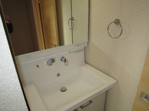 Wash basin, toilet