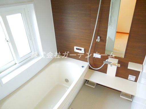 Bathroom. 1999 Toshimi Built in full renovation property Higashikawaguchi walk 16 minutes a good location popular counter kitchen spacious site is 65 square meters of powerful your tour of the attractive same day ・ Immediate Available car spaces also relaxed
