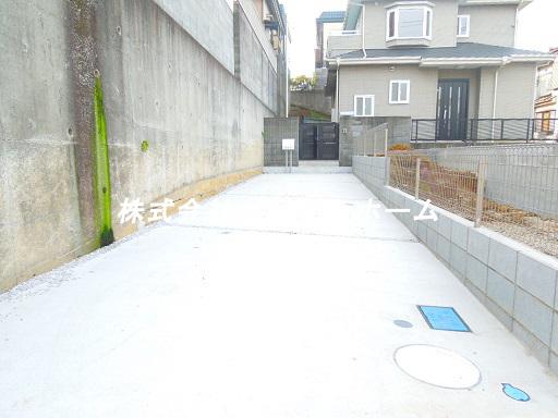 Parking lot. 1999 Toshimi Built in full renovation property Higashikawaguchi walk 16 minutes a good location popular counter kitchen spacious site is 65 square meters of powerful your tour of the attractive same day ・ Immediate Available car spaces also relaxed