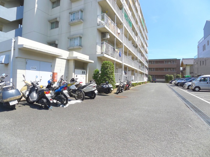Parking lot