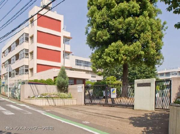 Primary school. 1200m until Kawaguchi Municipal Totsuka Elementary School