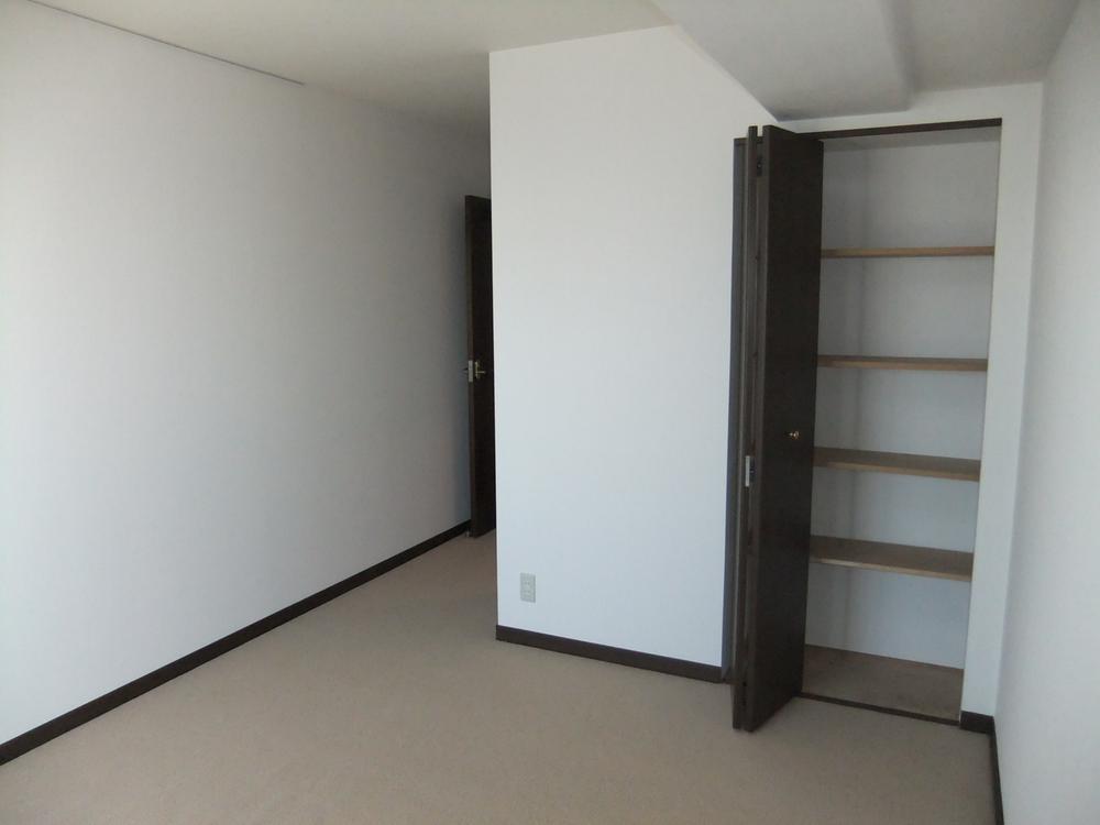 Non-living room. Indoor (12 May 2013) Shooting