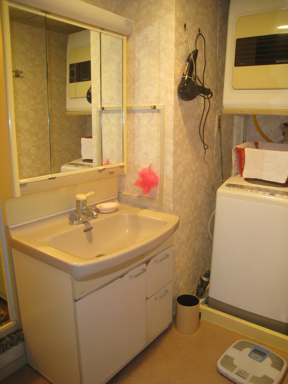 Wash basin, toilet. Indoor (12 May 2013) Shooting ※ Furniture procurement etc. are not included in the purchase and sale