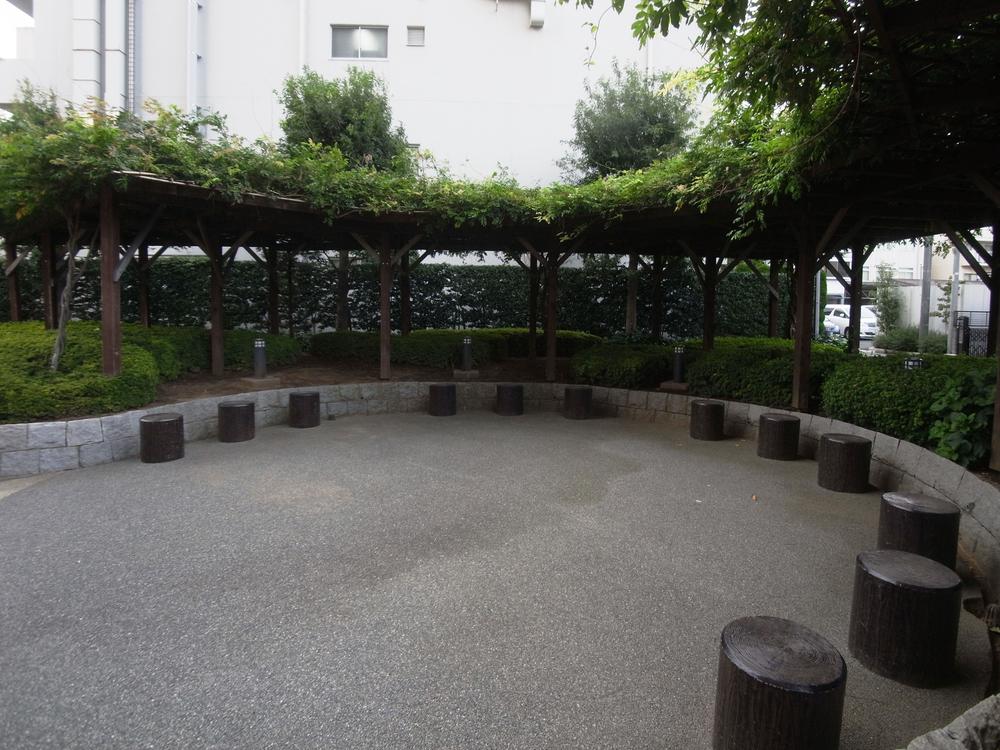 Other common areas. Pergola Circle