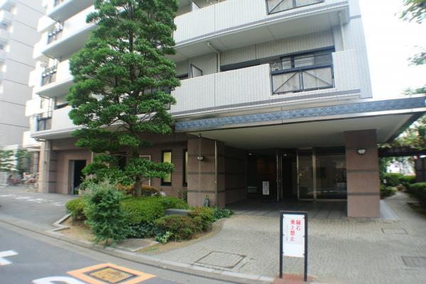 Entrance. Day shift management