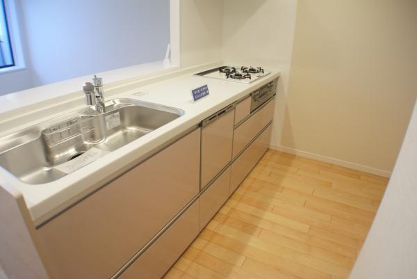 Kitchen. Face-to-face kitchen the conversation is lively