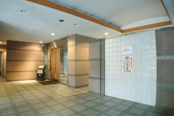 lobby. Auto-lock Mansion