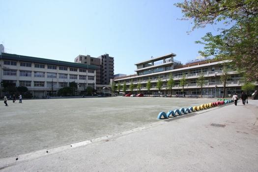 Primary school. Saiwaicho until elementary school 270m