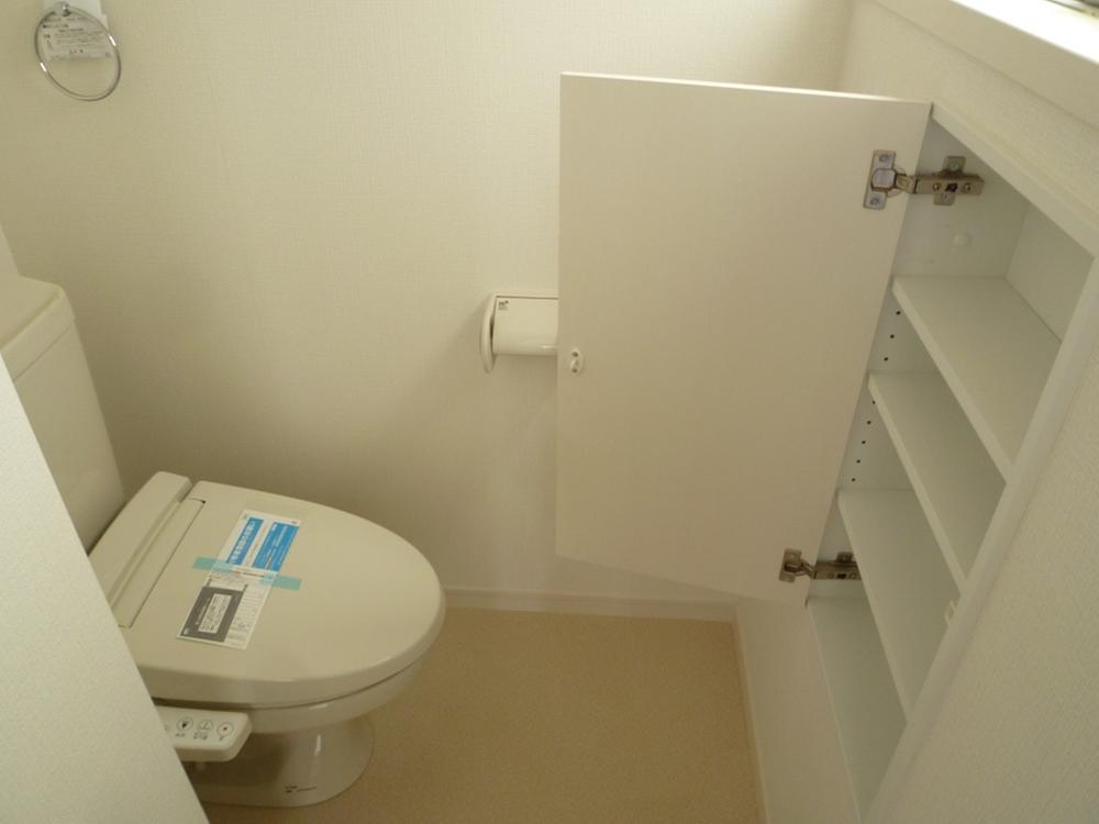 Toilet.  [Our construction cases] There is a wall store, Easy-to-use toilet