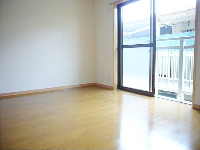 Living and room. Is a positive per good on the south-facing.