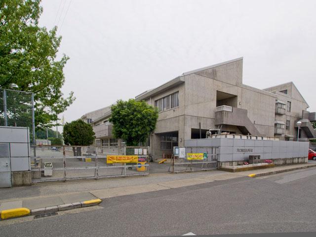 Primary school. 1136m until Kawaguchi Municipal Tsuji Elementary School