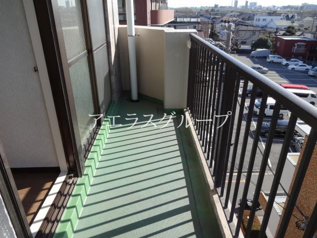 Balcony. Laundry space